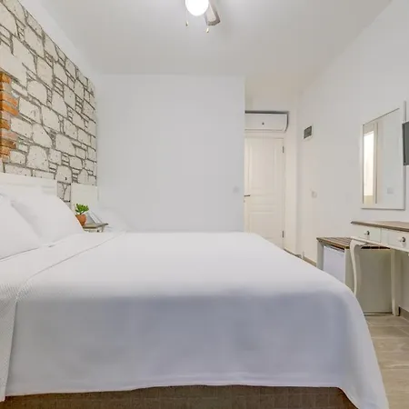 Fora Bella 2* 알라카티